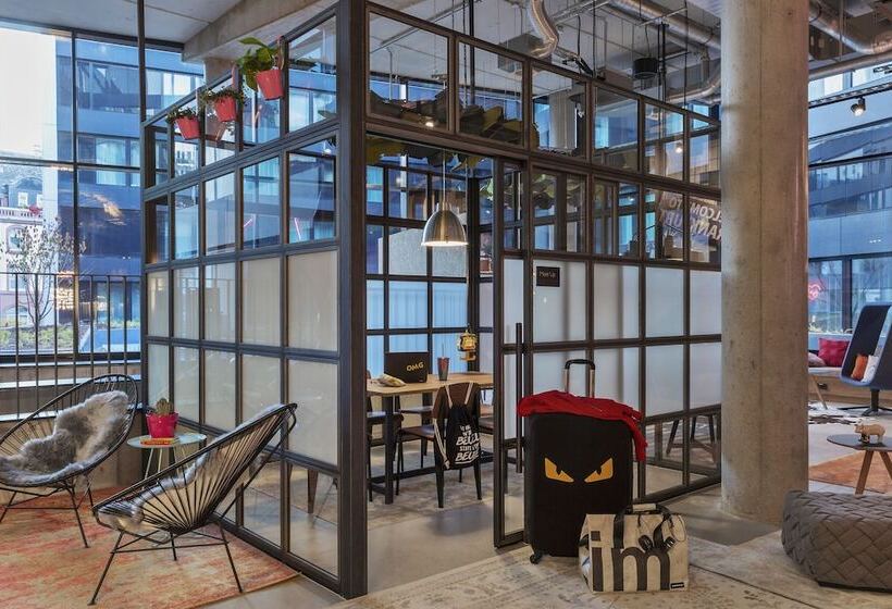 호텔 Moxy Frankfurt City Center