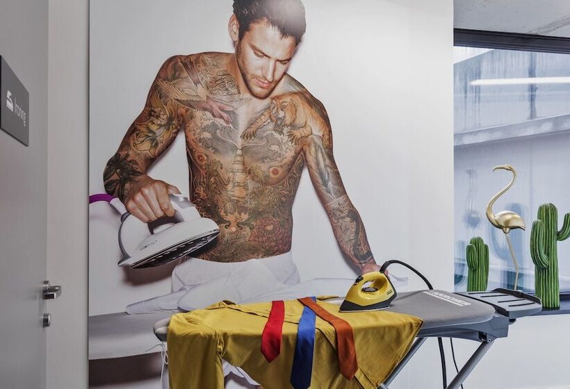 호텔 Moxy Frankfurt City Center