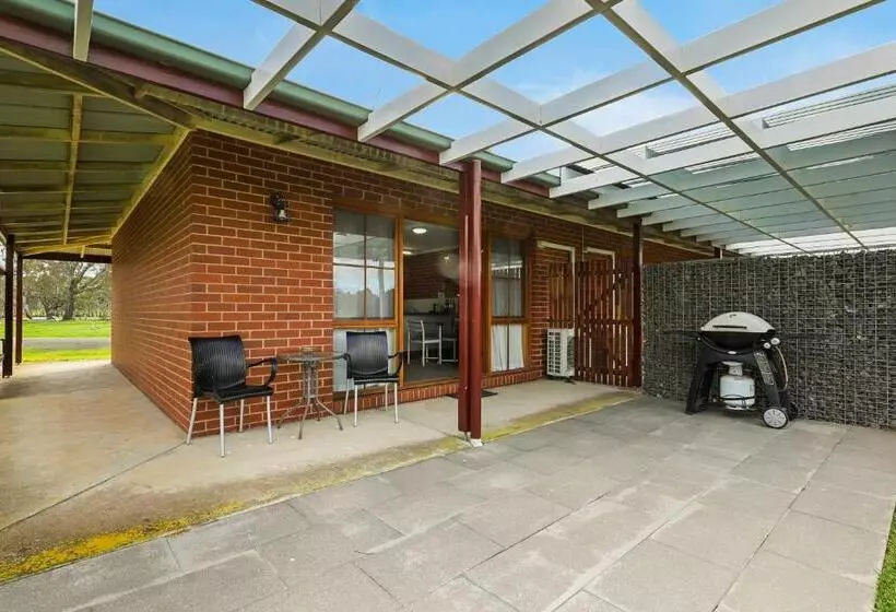 ホテル Summerfield Winery And Accommodation