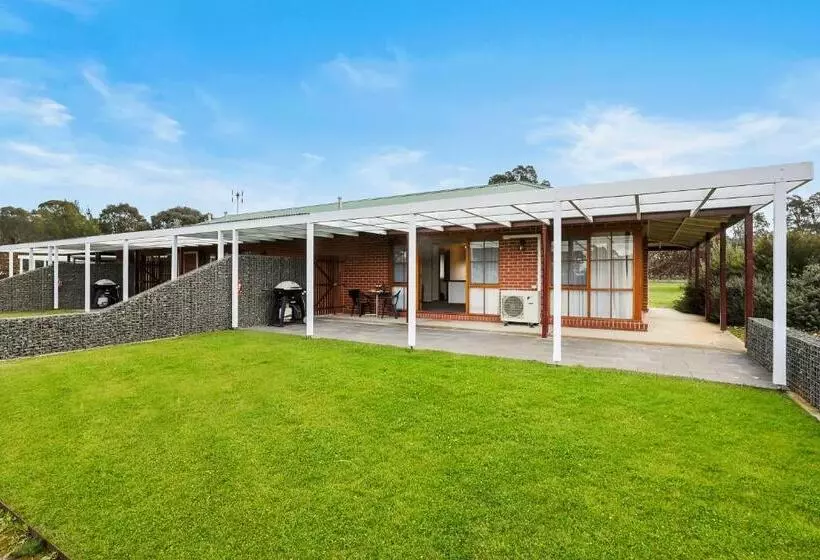 ホテル Summerfield Winery And Accommodation