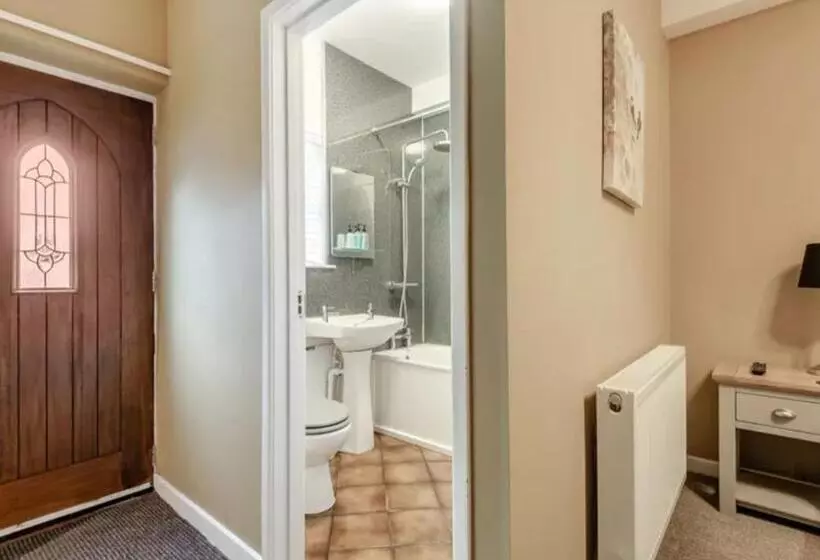 Hostelli Curly Tail Accommodation