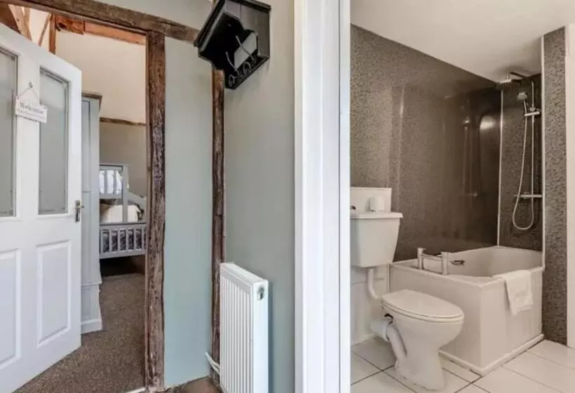 Hostelli Curly Tail Accommodation