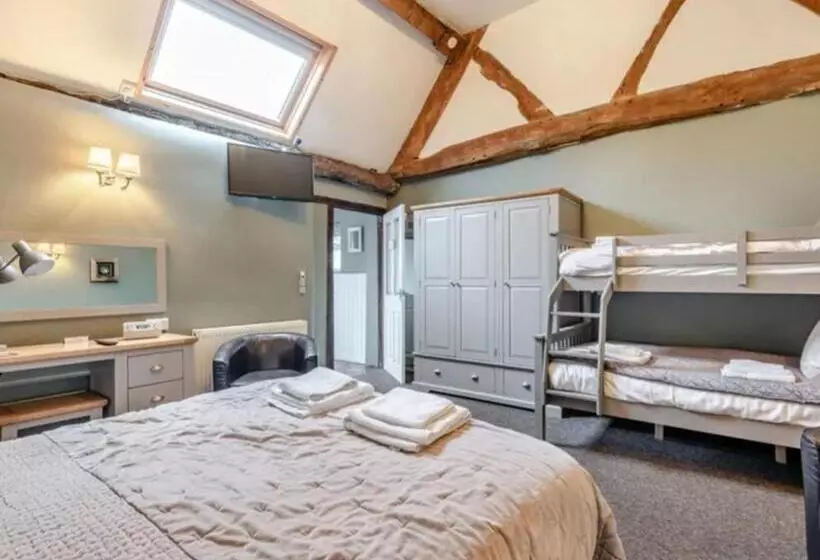 Hostelli Curly Tail Accommodation