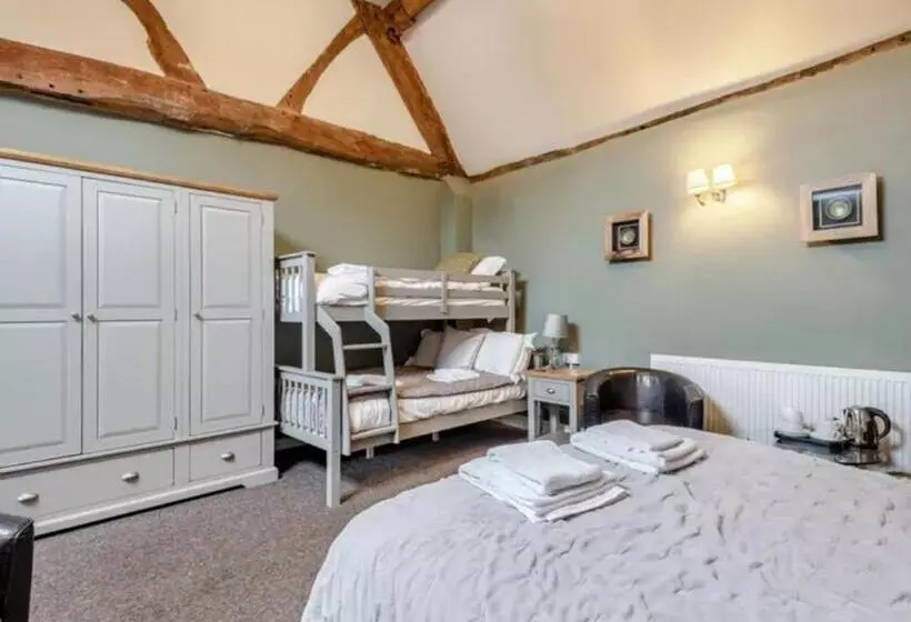 Hostelli Curly Tail Accommodation