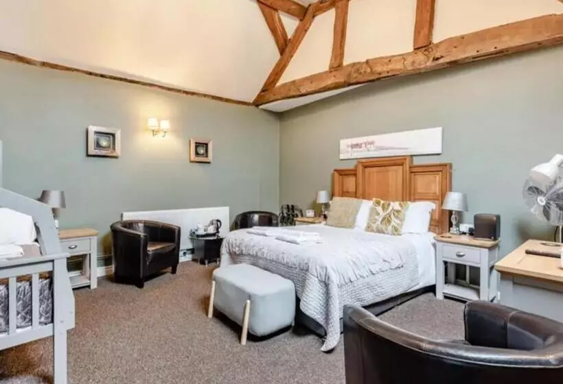 Hostelli Curly Tail Accommodation