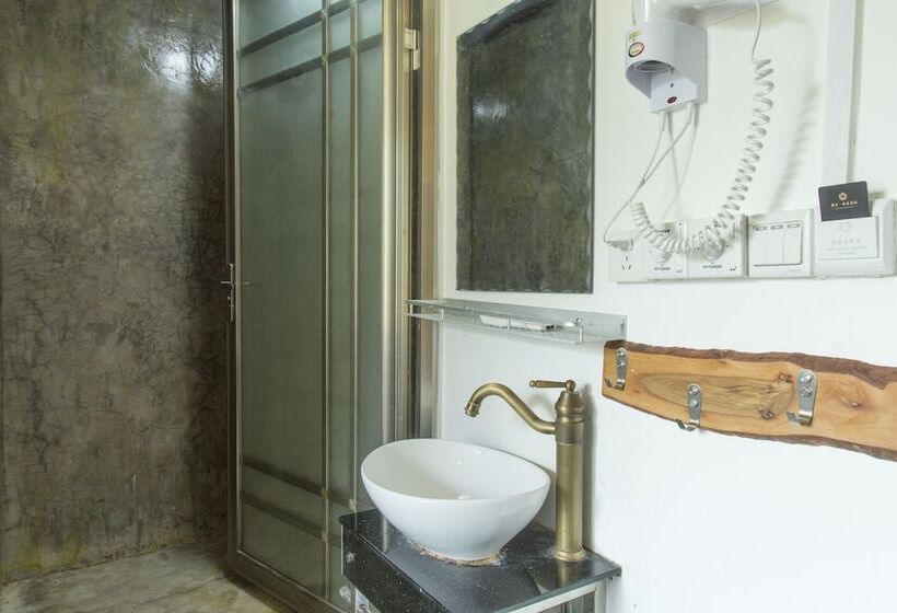 פונדק Mountain Stream