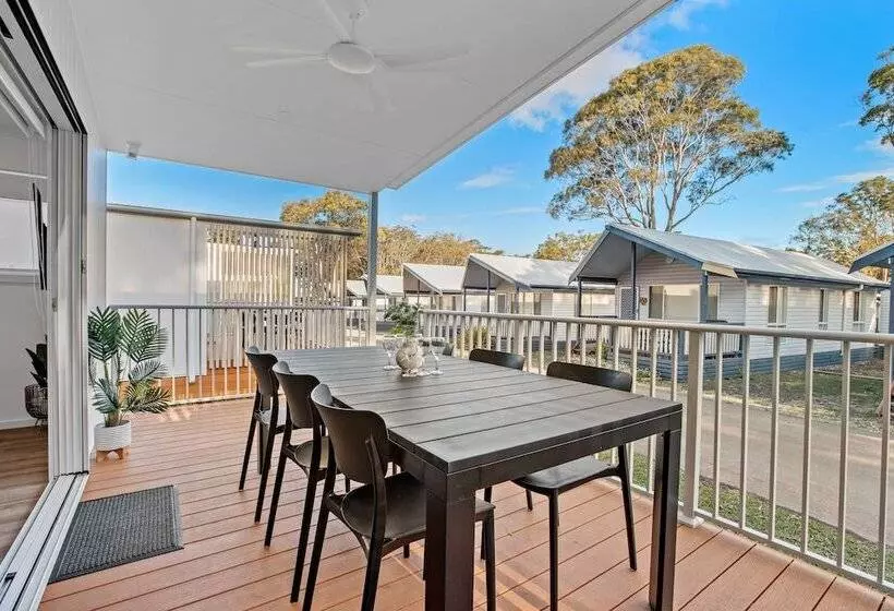 Hotelli Big4 Tasman Holiday Parks   Racecourse Beach