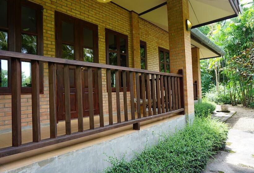 בית מלון כפרי Mae Nai Gardens