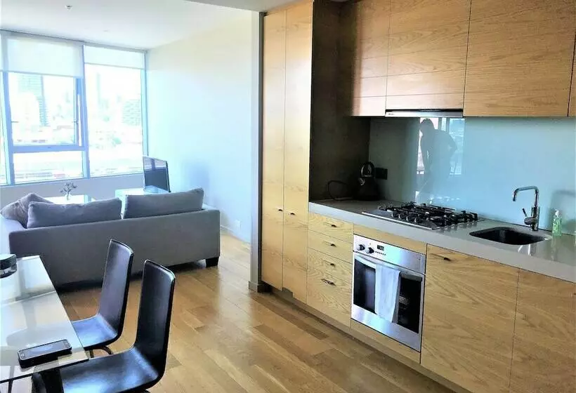 Readyset Apartments At Central Pier