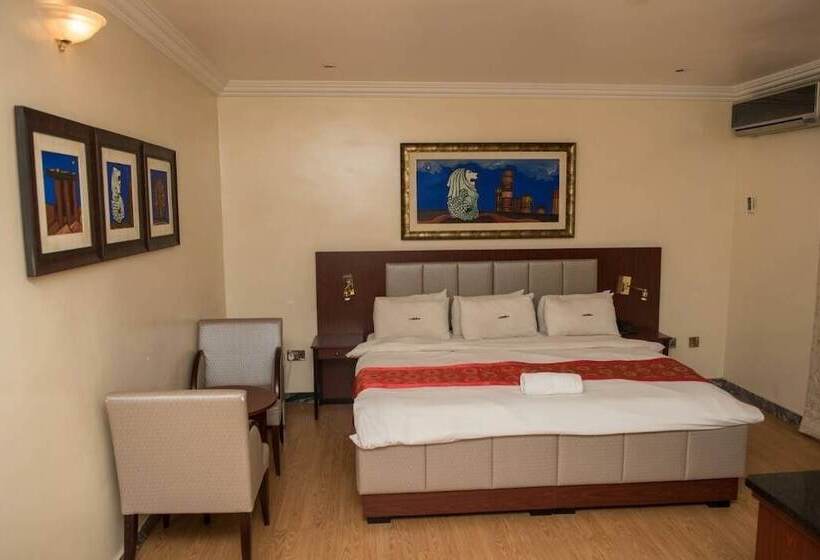 هتل Capitalinn Plus