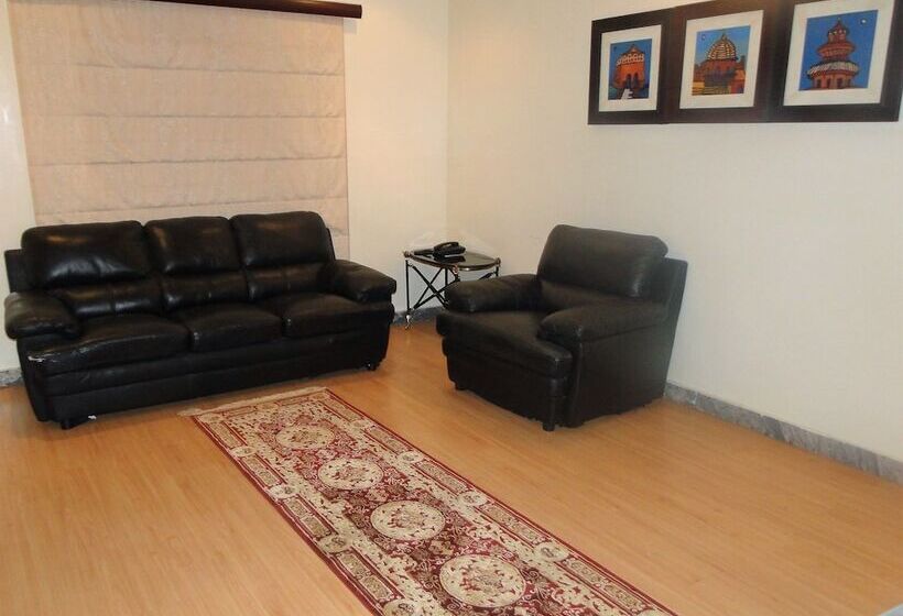 هتل Capitalinn Plus