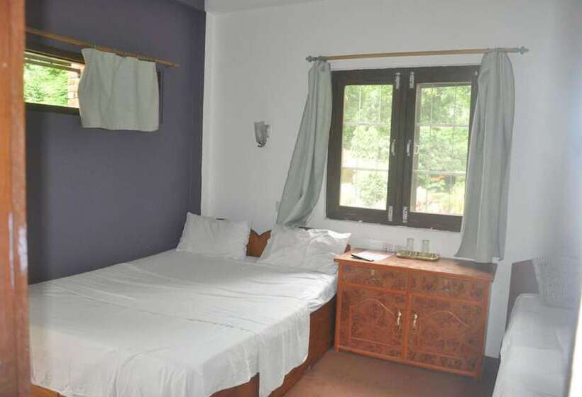 هتل Elephant Camp