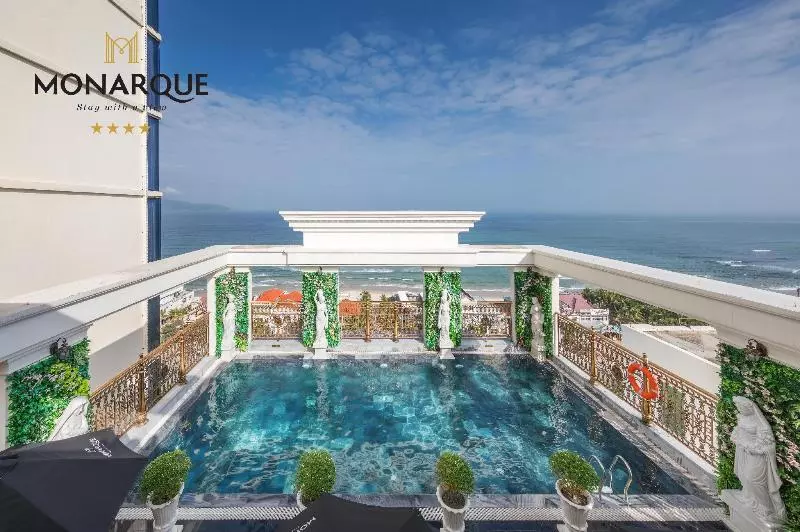 هتل Monarque