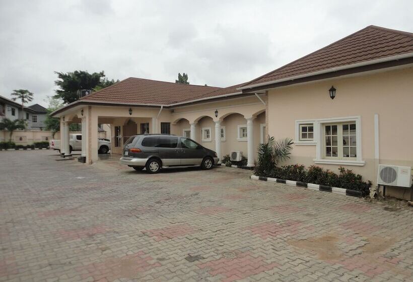 هتل Sdm Tavern And Suites