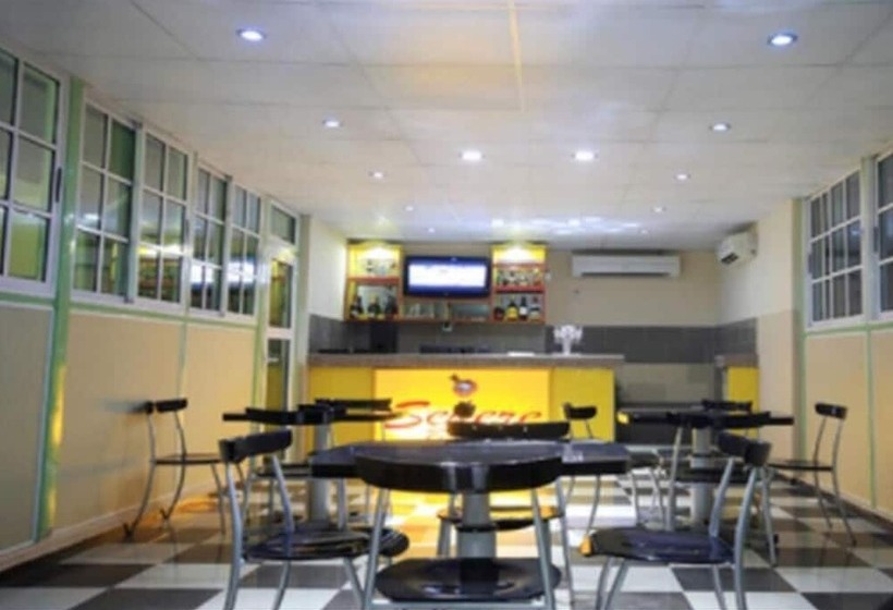 هتل Sdm Tavern And Suites