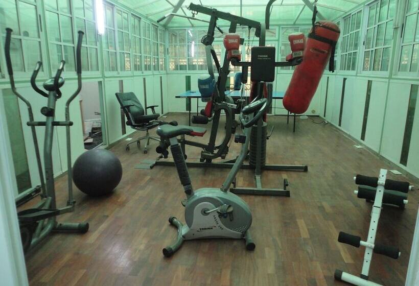 هتل Sdm Tavern And Suites