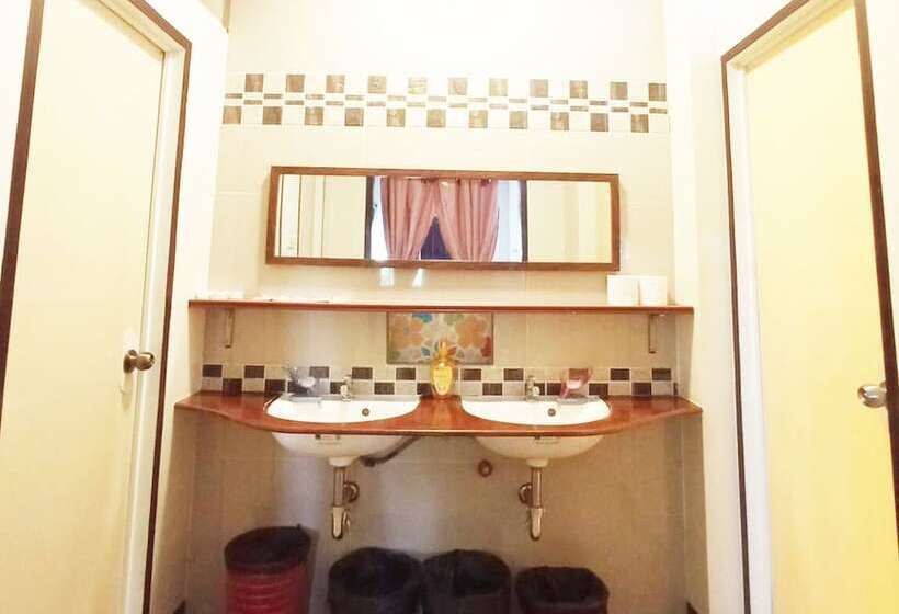 Panzió B&j Guesthouse And Functions Inc