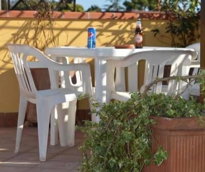 پانسیون Home To Fly