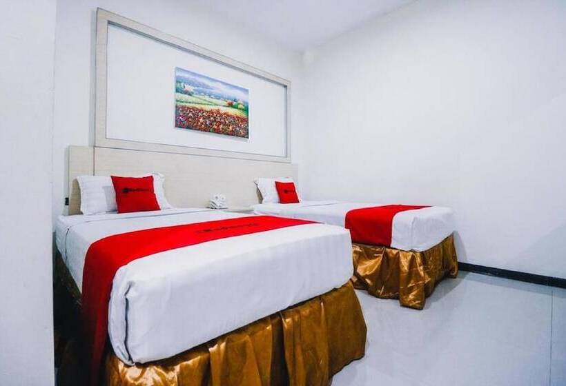 בית מלון כפרי Reddoorz Plus Near Sultan Hasanuddin Airport