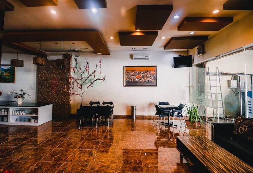 בית מלון כפרי Reddoorz Plus Near Sultan Hasanuddin Airport