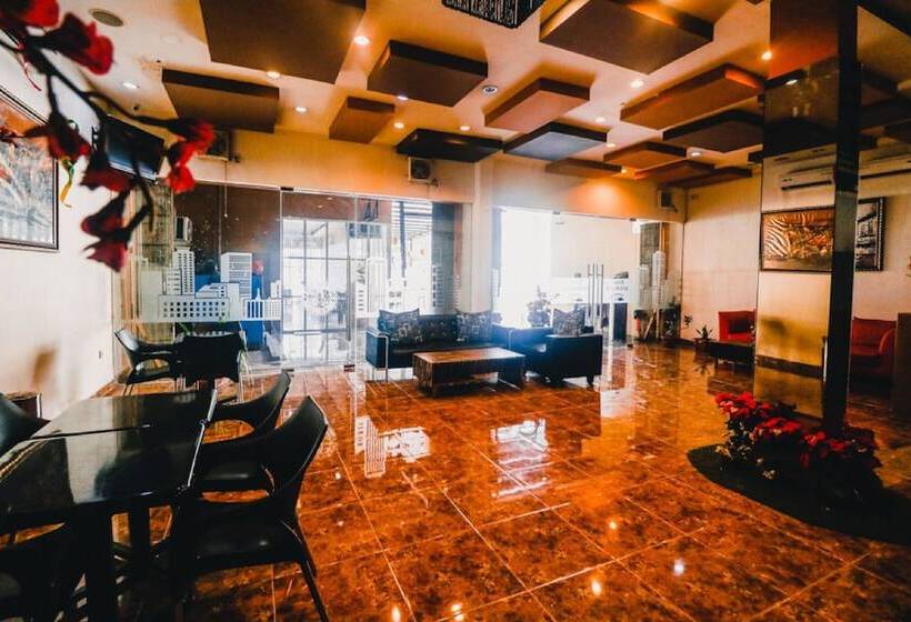 בית מלון כפרי Reddoorz Plus Near Sultan Hasanuddin Airport