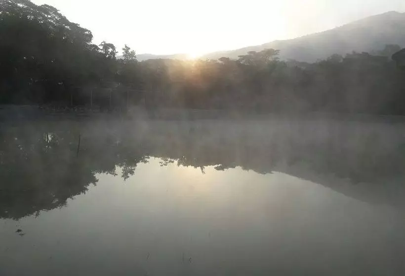 Hotelli Somruthai Resort