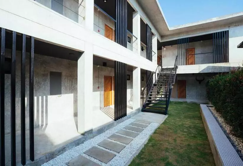 ホテル The Camp Muay Thai Resort And Academy