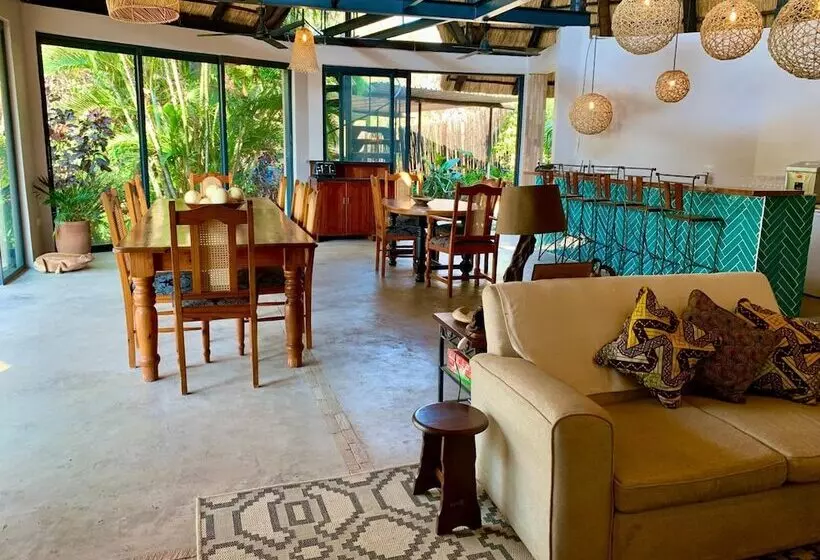 هتل Hornbill Lodge