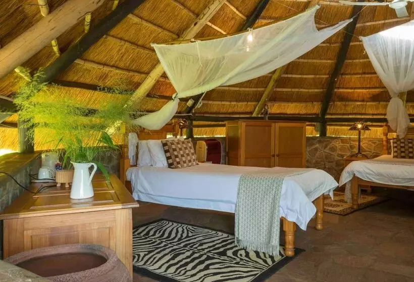هتل Hornbill Lodge