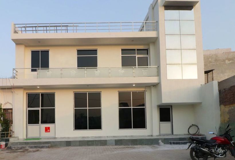 호텔 Oyo 12493 Heera Guest House