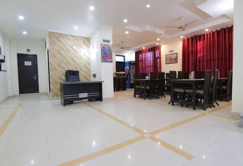 ホテル Raja S Palace