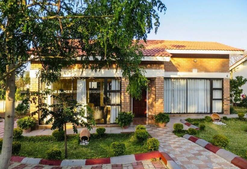 هتل Retreat Lodge And Conference Centre