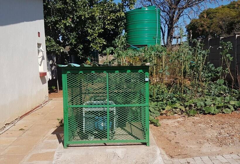 هتل Retreat Lodge And Conference Centre