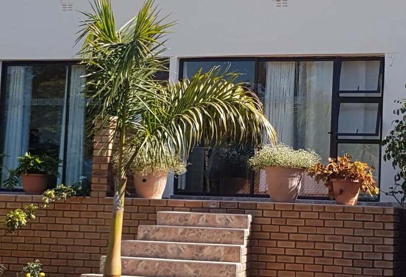 هتل Retreat Lodge And Conference Centre