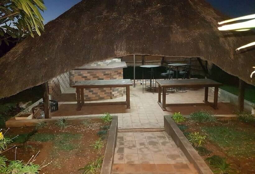 هتل Retreat Lodge And Conference Centre