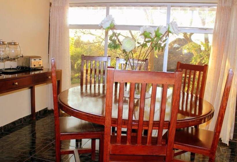 هتل Retreat Lodge And Conference Centre