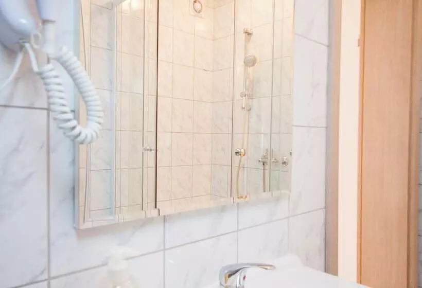 ペンション Rooms Garden Zagreb Airport