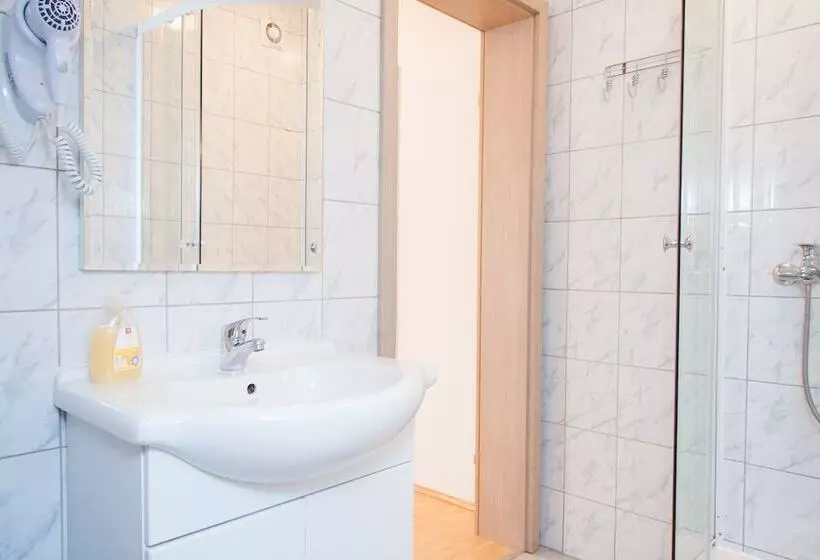 ペンション Rooms Garden Zagreb Airport