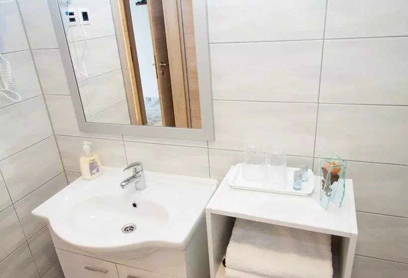 ペンション Rooms Garden Zagreb Airport