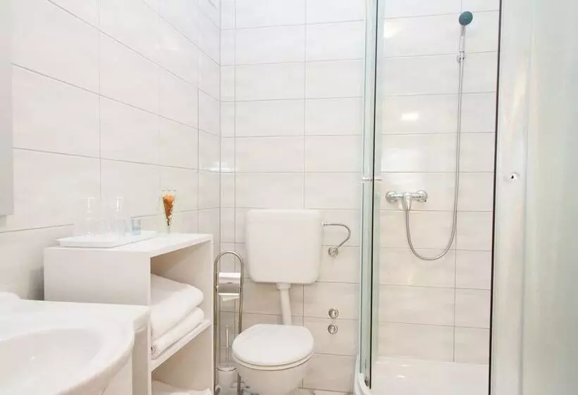 ペンション Rooms Garden Zagreb Airport