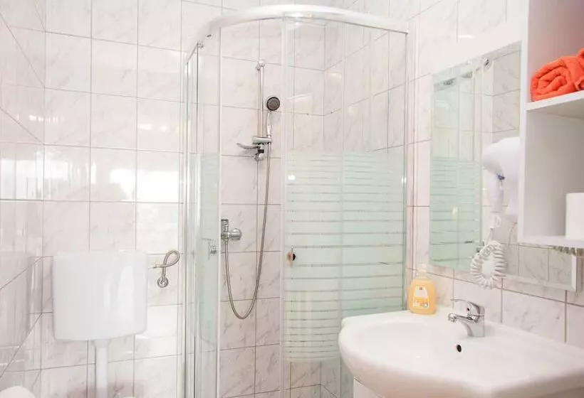 ペンション Rooms Garden Zagreb Airport