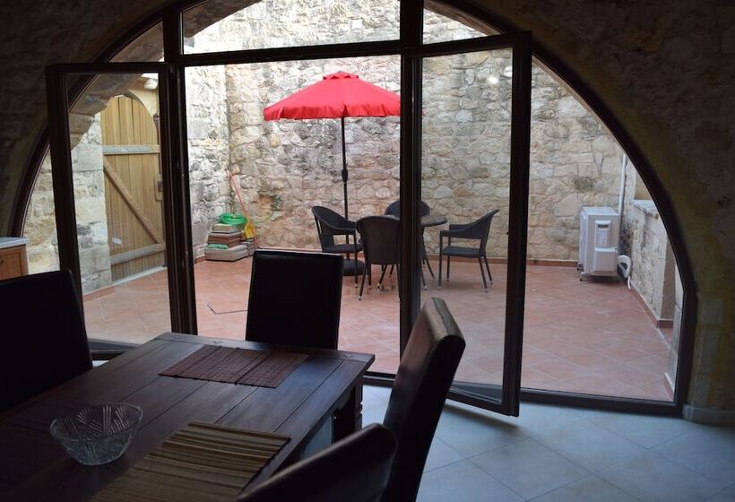 Venetian Cistern Villa