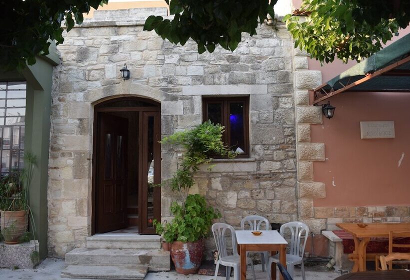 Venetian Cistern Villa
