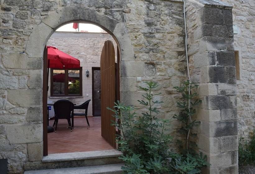 Venetian Cistern Villa