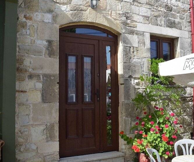 Venetian Cistern Villa