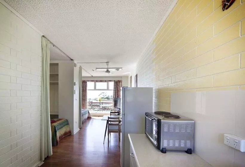 Motelli Oyster Court Apartments