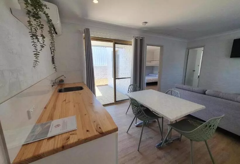 مُتل The African Reef