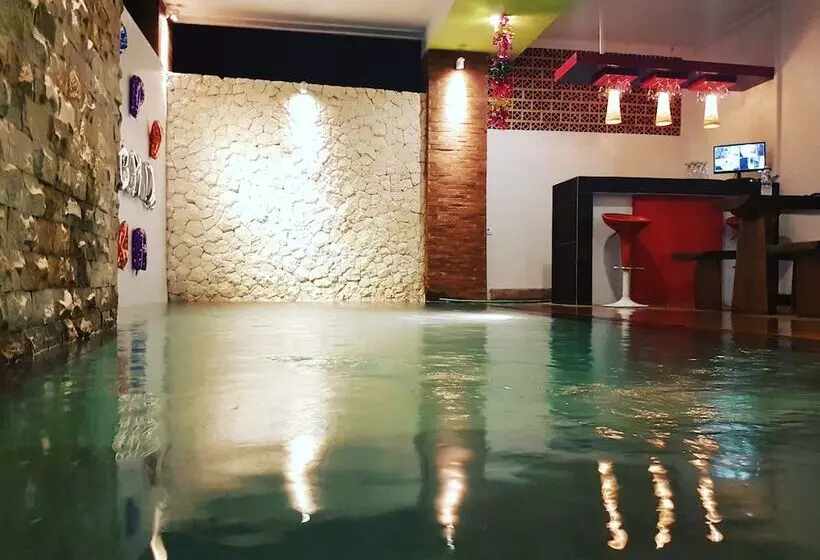 پانسیون Valomia Guest House