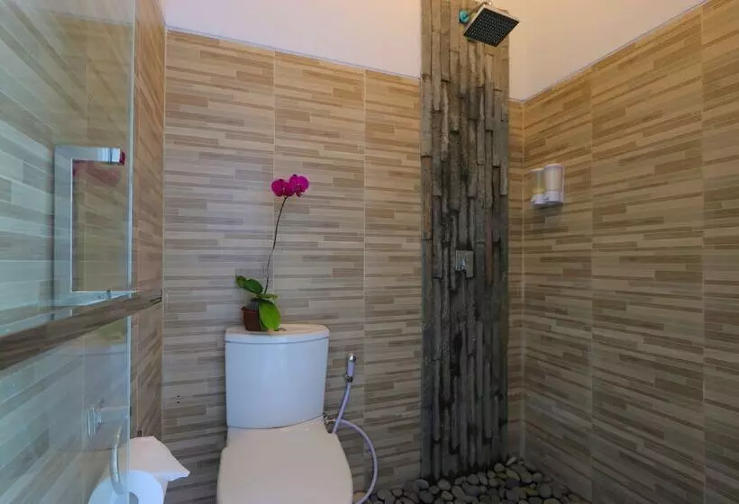 پانسیون Valomia Guest House