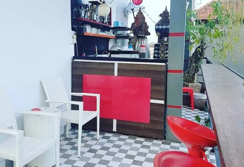 پانسیون Valomia Guest House